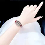 Đồng Hồ Nữ Kemil Sapphire 28mm Màu Đỏ - Image 3
